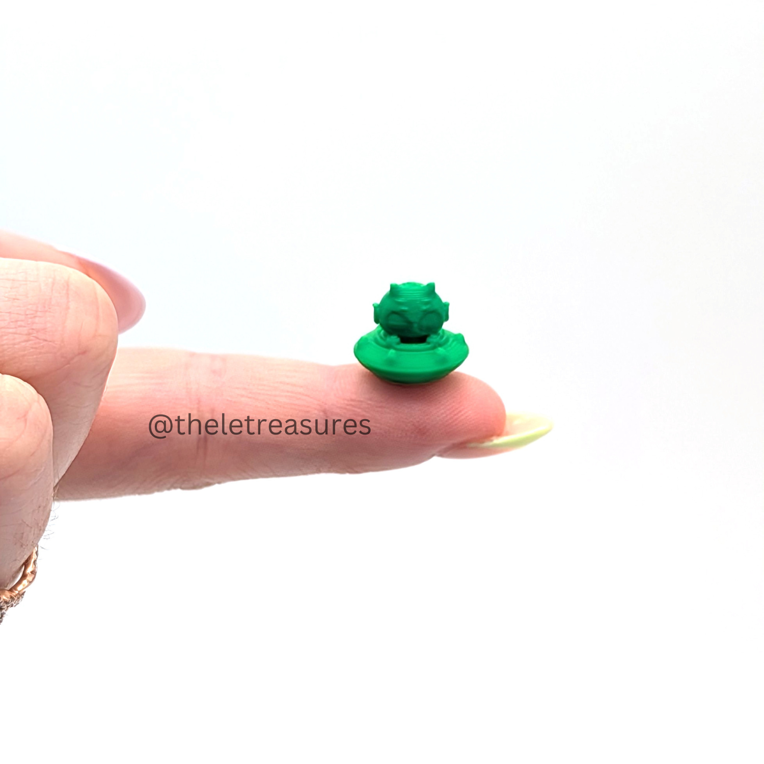 Alien in a UFO – Tiny Micro Figurines